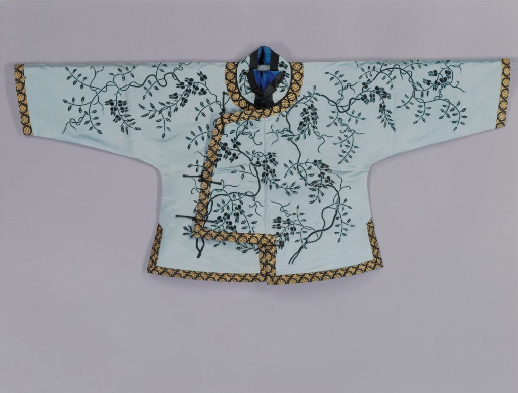 图片[1]-Lake Satin Embroidery Vine Blossom Pipa Pattern Mandarin Coat-China Archive